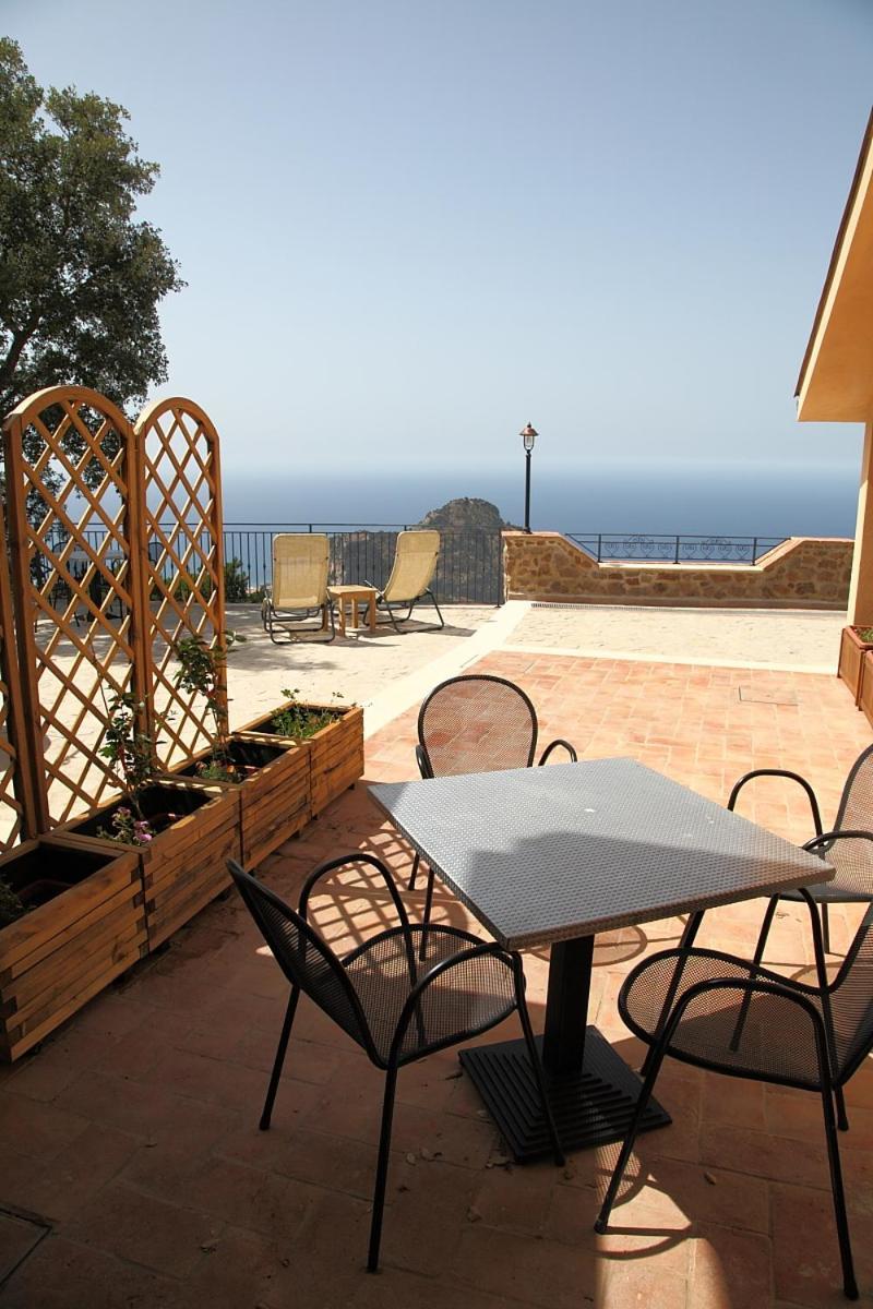 Sikelios Apartments Чефалу Экстерьер фото