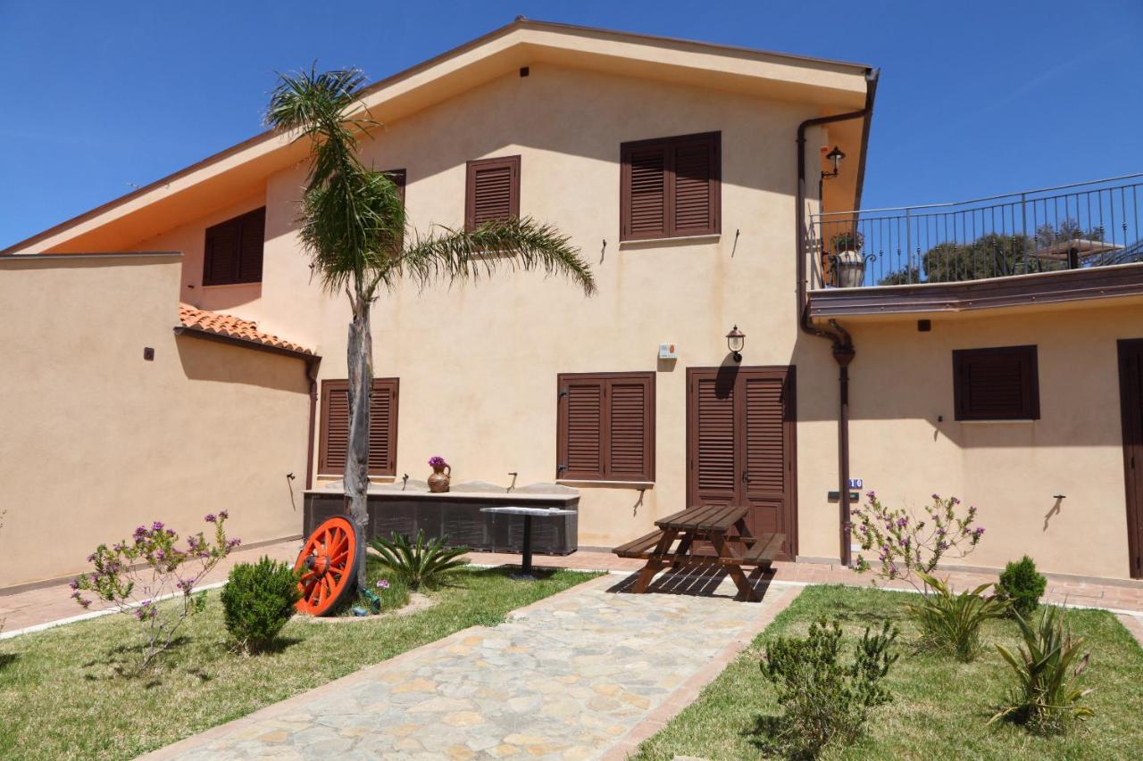 Sikelios Apartments Чефалу Экстерьер фото